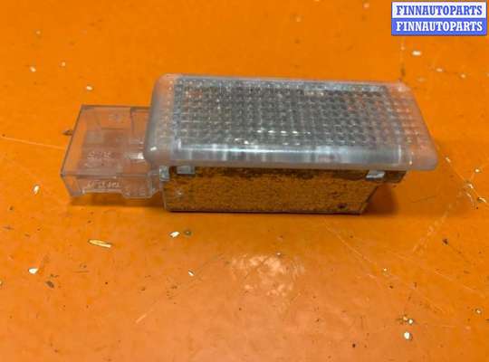 купить Фонарь салона (плафон) на Volkswagen Touareg