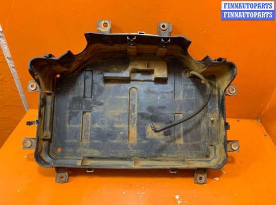 купить Полка аккумулятора (площадка АКБ) на Volkswagen Touareg