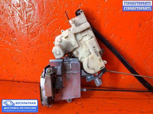 Замок боковой двери на Toyota Yaris Verso