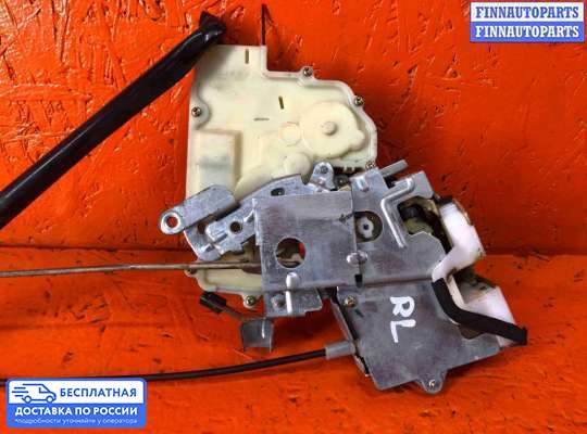 Замок боковой двери на Toyota Yaris Verso