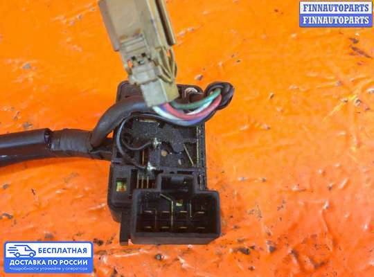 Подрулевой переключатель на Nissan Primera (P11)