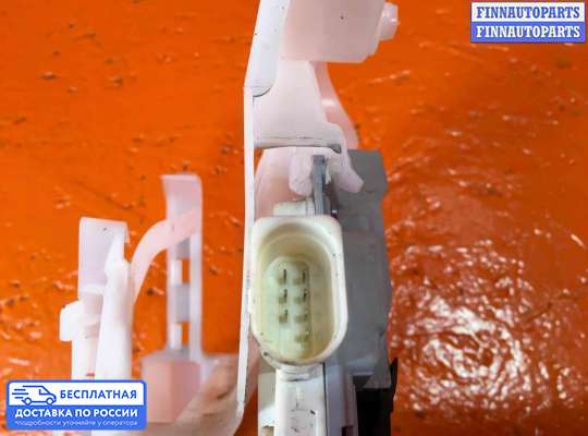 Замок боковой двери на Volkswagen Passat B7 (36)