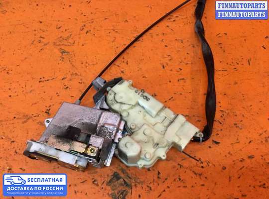 Замок боковой двери на Toyota Yaris Verso