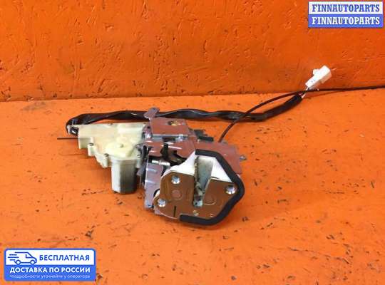 Замок боковой двери на Toyota Yaris Verso