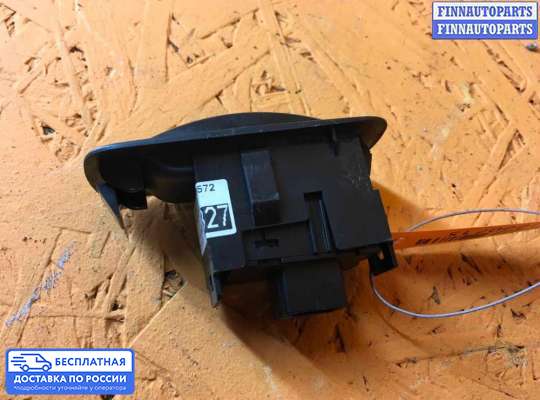 Кнопки стеклоподьемника на Toyota Corolla 9 (E120)