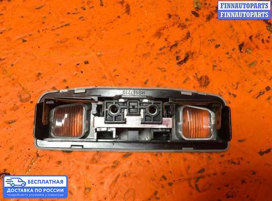 Фонарь салона (плафон) на Mitsubishi Carisma