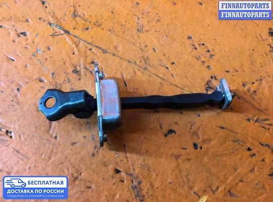 Ограничитель двери на Toyota Yaris Verso