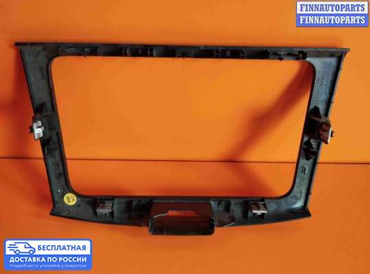 Рамка магнитолы на Volkswagen Passat B7 (36)