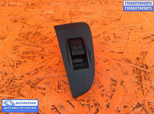 Кнопки стеклоподьемника на Toyota Avensis II (T250)