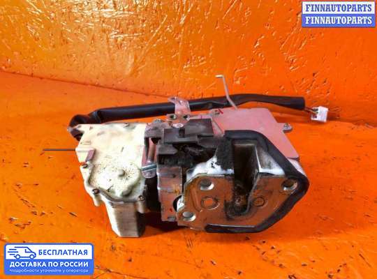 Замок боковой двери на Toyota Yaris Verso