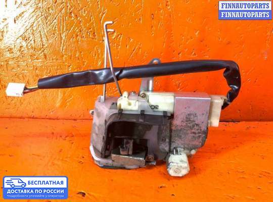 Замок боковой двери на Toyota Yaris Verso