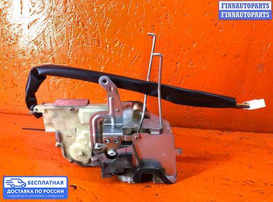 Замок боковой двери на Toyota Yaris Verso