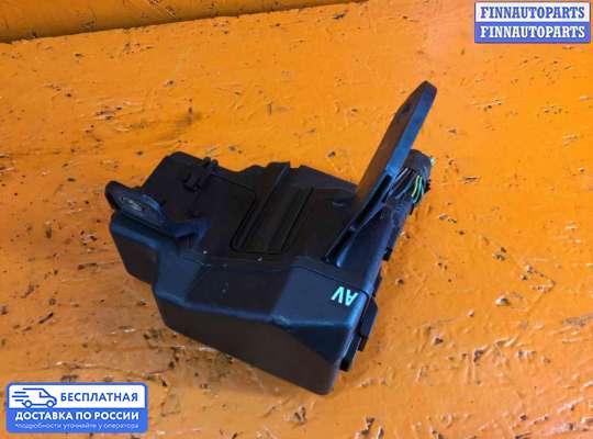 Блок предохранителей на Toyota Avensis II (T250)