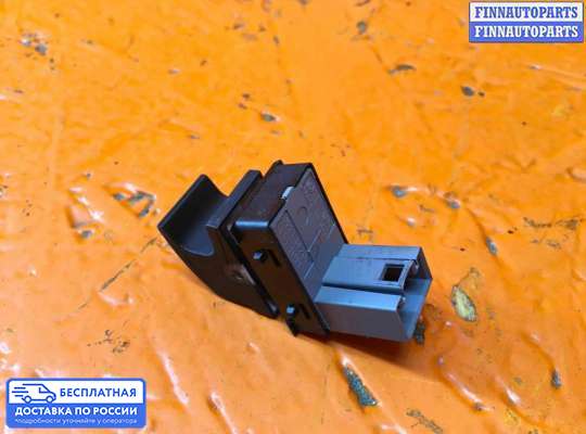 Кнопки стеклоподьемника на Volkswagen Passat B6 (3C)