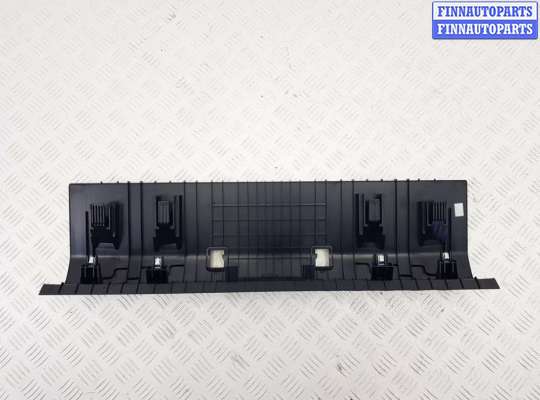 купить Накладка внутренняя на заднюю панель кузова (багажника) на BMW 4 G26