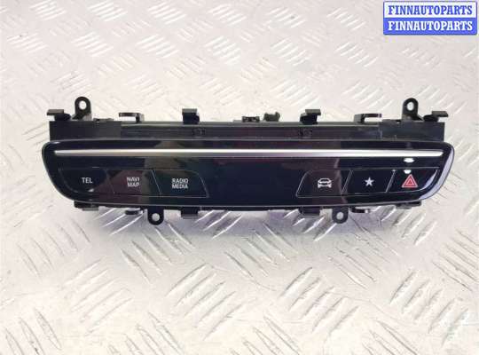 Панель управления магнитолой MB1512838 на Mercedes GLC X253