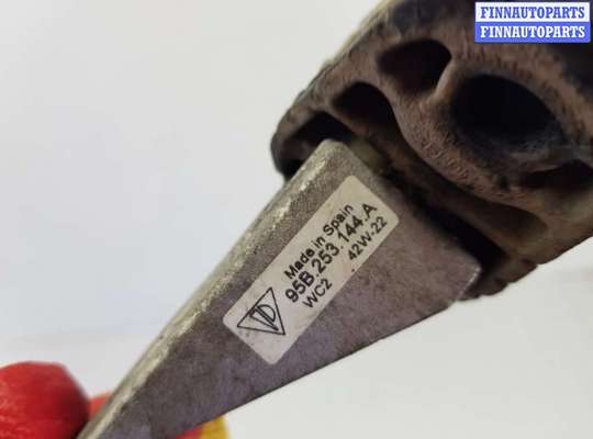 купить Кронштейн глушителя на Porsche Macan