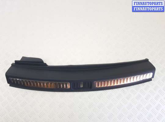 Накладка внутренняя на заднюю панель кузова (багажника) PR35356 на Porsche Macan