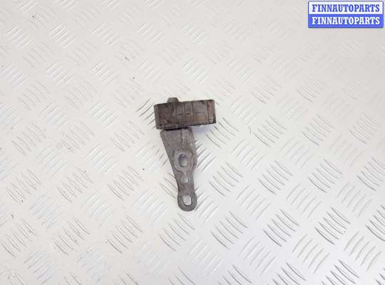 купить Кронштейн глушителя на Porsche Macan