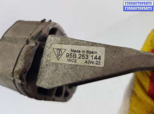 купить Кронштейн глушителя на Porsche Macan