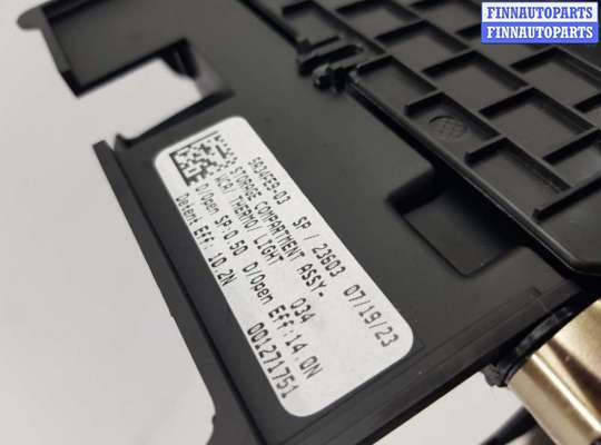 купить Подстаканник на BMW X6 G06