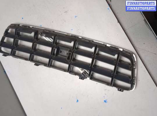 купить Решетка радиатора на Volvo XC70 2000-2007