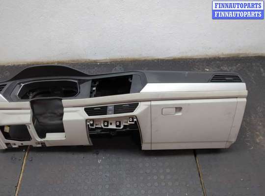 Панель передняя салона (торпедо) VG2618556 на Volkswagen Jetta 7 2018-2024