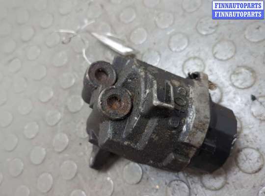 Корпус масляного фильтра на Toyota Prius III