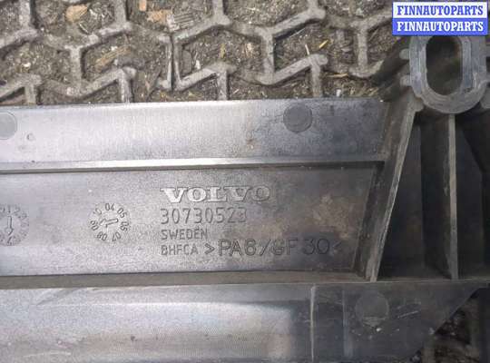 Пластик радиатора VL335581 на Volvo XC90 2006-2014