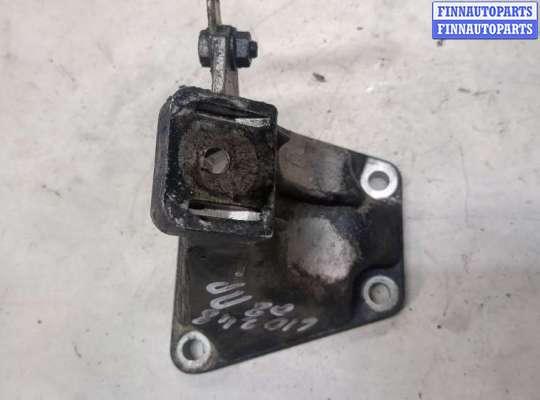 купить Кронштейн двигателя на Volkswagen Passat 5 2000-2005