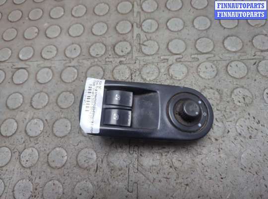 Кнопка стеклоподъемника (блок кнопок) RN1587891 на Opel Vivaro 2001-2014