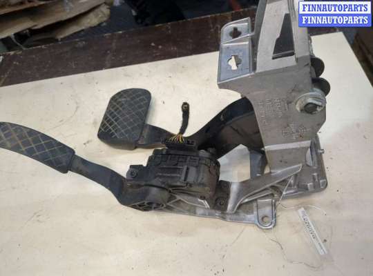 купить Узел педальный (блок педалей) на Audi A4 (B6) 2000-2004