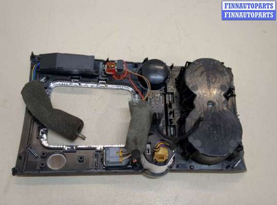 Пластик на Volkswagen Touareg I (7L)