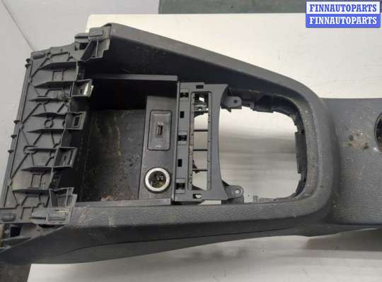 Консоль салона на Volkswagen Jetta VI (1B)