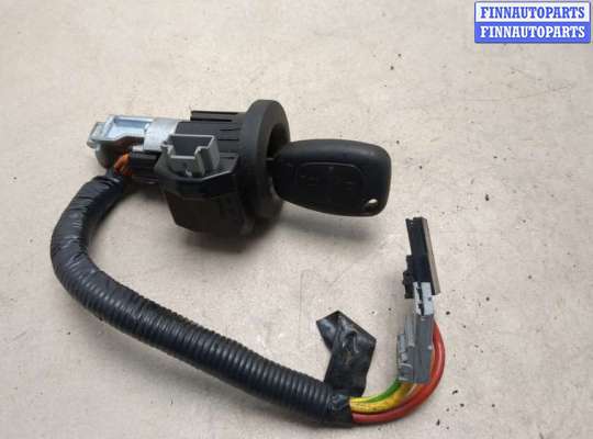 Замок зажигания RN1595476 на Renault Trafic 2001-2014