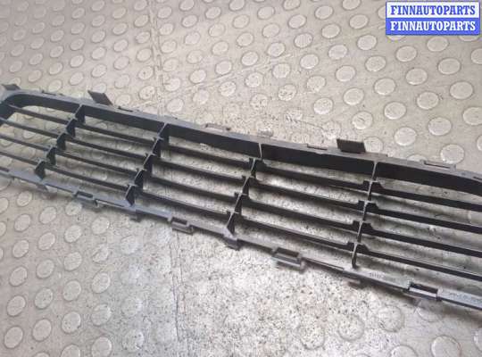 купить Заглушка (решётка) бампера на Toyota Auris E15 2006-2012