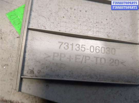 купить Обшивка центральной стойки на Toyota Corolla E15 2006-2013