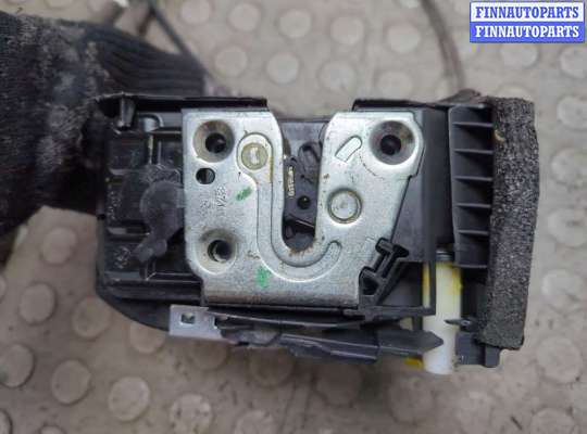 Замок боковой двери на Nissan Juke