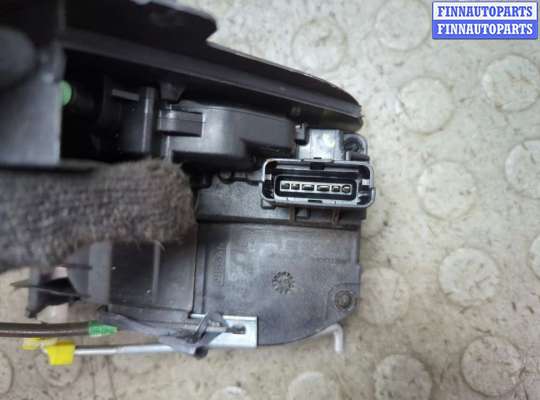 Замок боковой двери на Nissan Juke