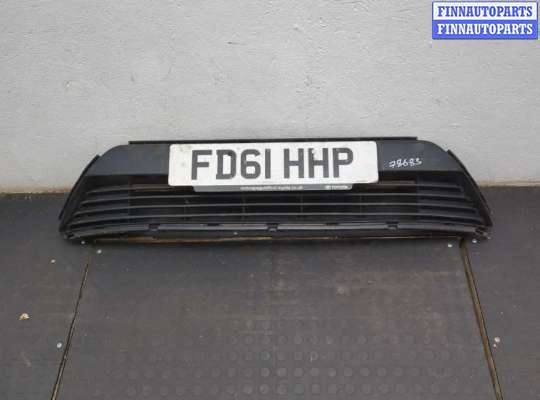 купить Заглушка (решётка) бампера на Toyota Avensis 3 2008-2018