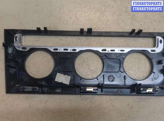 купить Рамка под переключатель отопителя на Volkswagen Golf 7 2012-2020