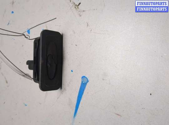 Кнопка открывания багажника с крышки RN1574569 на Renault Scenic 2003-2009