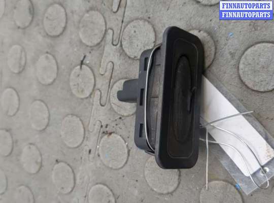 купить Кнопка открывания багажника с крышки на Renault Scenic 2003-2009
