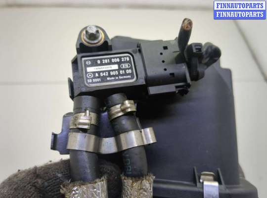 Корпус воздушного фильтра на Mercedes-Benz C (W203)