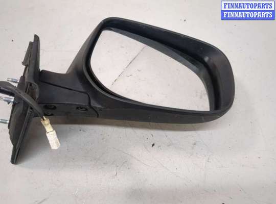 Зеркало боковое на Toyota Yaris P9