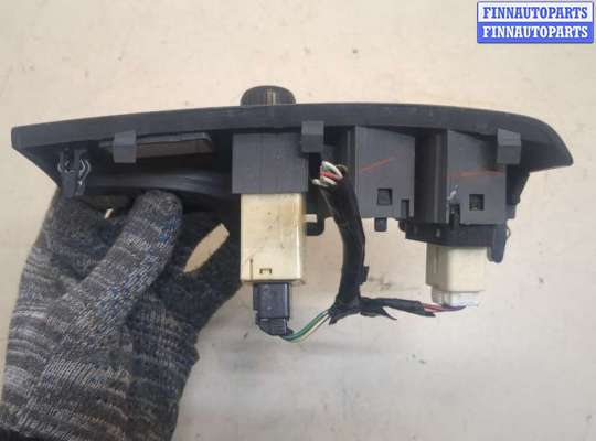 купить Кнопка стеклоподъемника (блок кнопок) на Toyota Sequoia 2000-2008