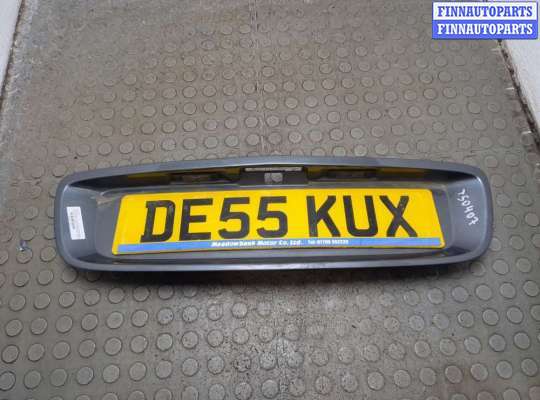 Планка подсветки номера на Nissan Primera (P12)