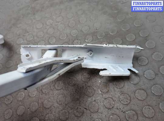 Петля крышки багажника