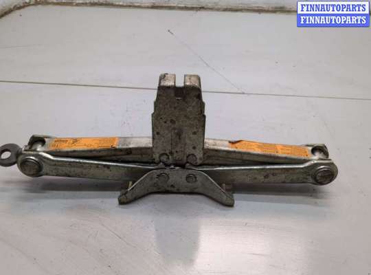 Домкрат на Nissan X-Trail I (T30)