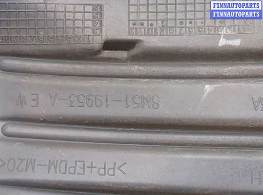 купить Заглушка (решётка) бампера на Ford Focus 2 2008-2011